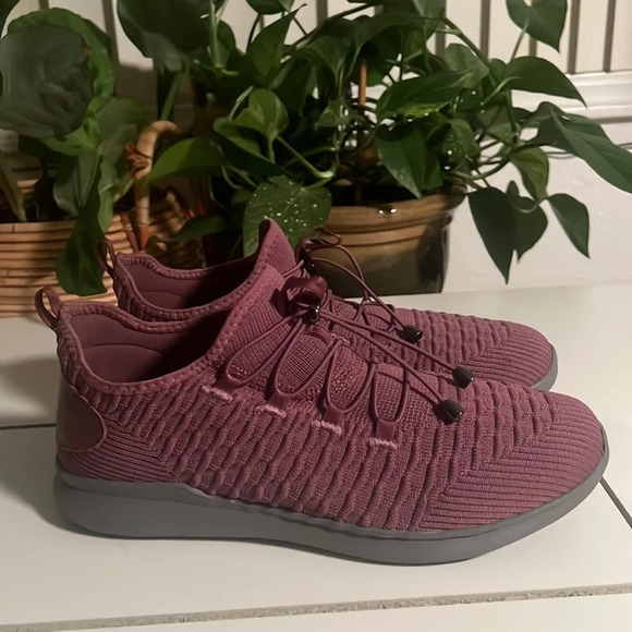 Propet Shoes - Propet Travelbound Strap Sneaker Berry, Womens Size 10WD